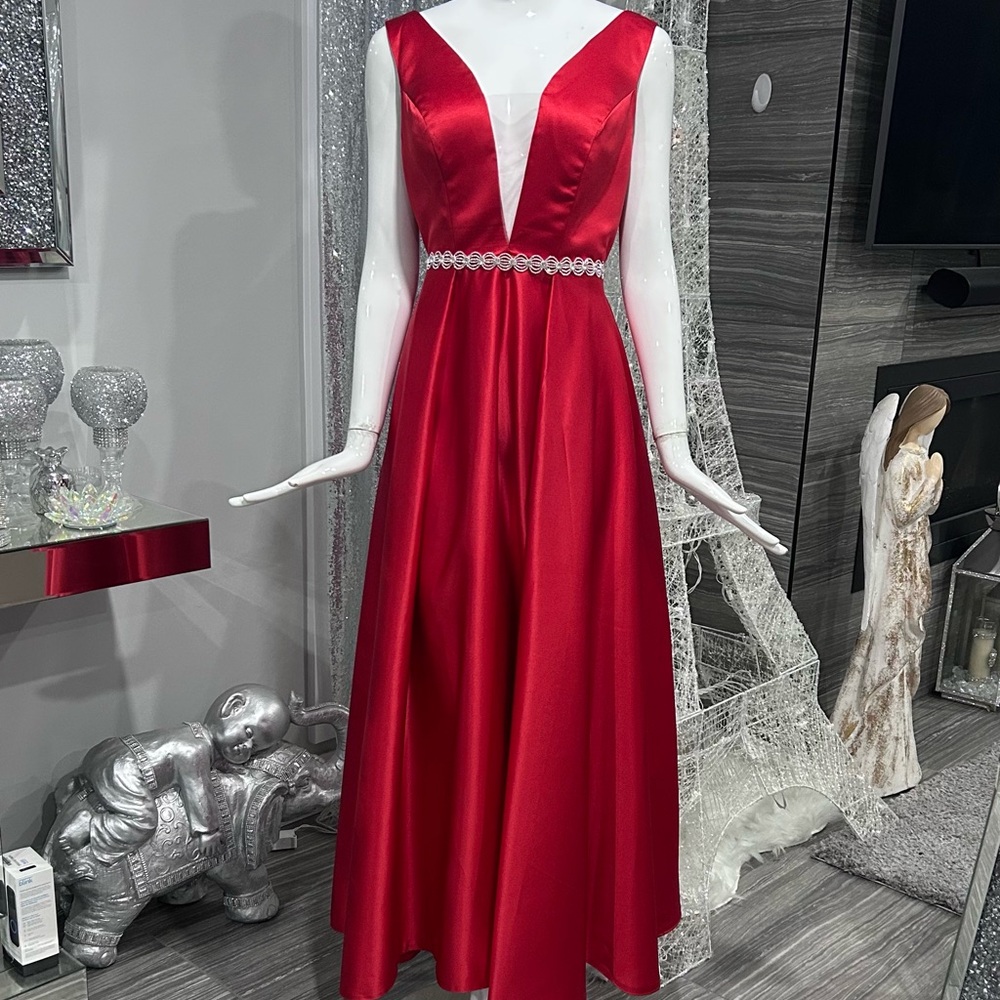 NWT 🩸Elegant Red Evening Gown. - Picture 5 of 17